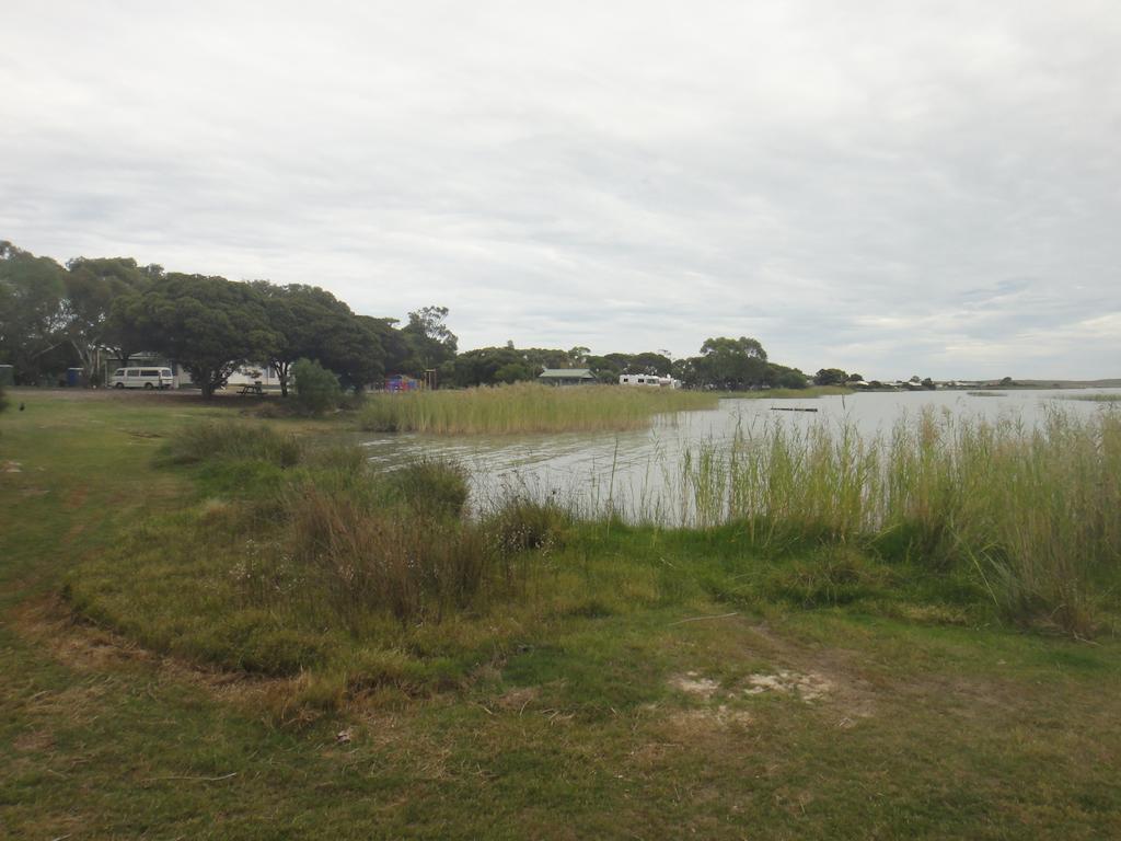 Lake Albert Caravan Park Hotel Meningie Екстериор снимка