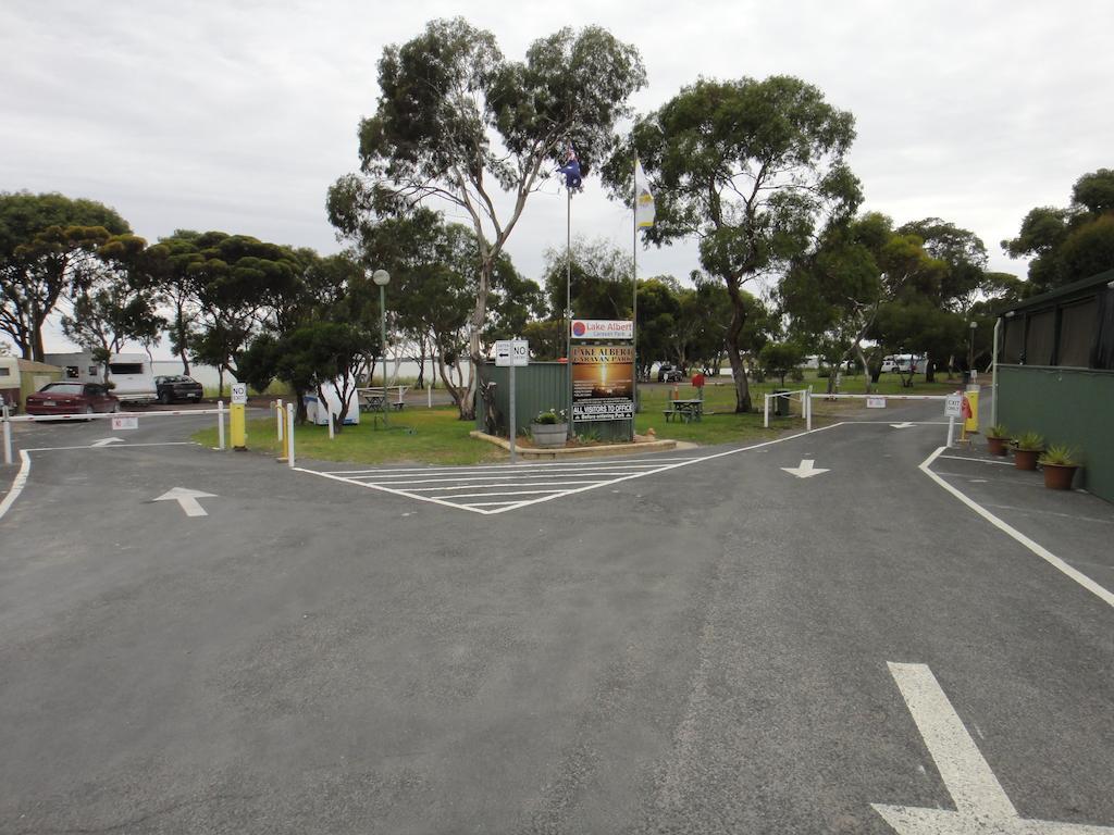 Lake Albert Caravan Park Hotel Meningie Екстериор снимка