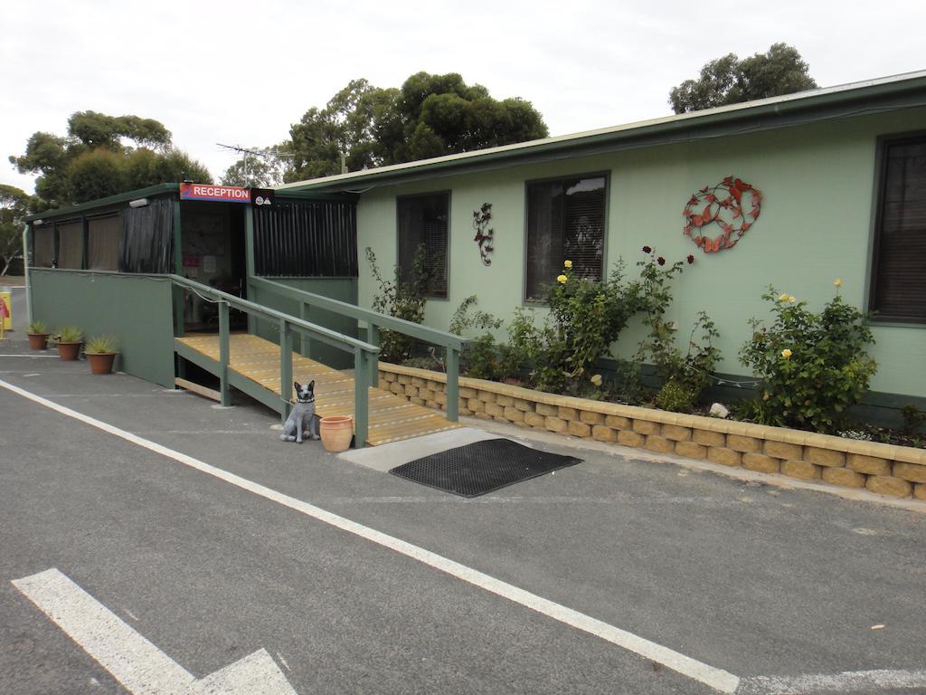 Lake Albert Caravan Park Hotel Meningie Екстериор снимка