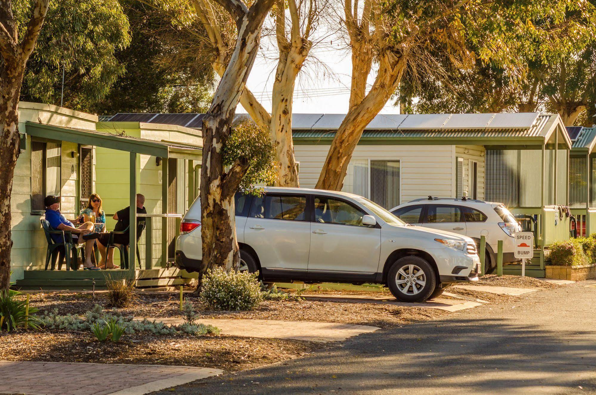 Lake Albert Caravan Park Hotel Meningie Екстериор снимка