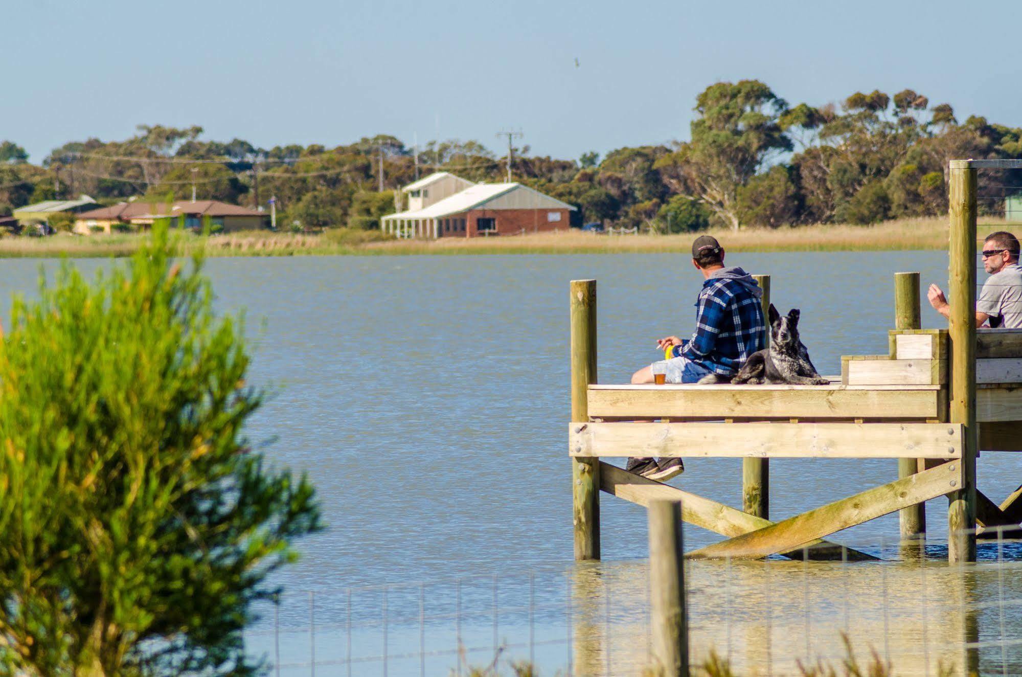 Lake Albert Caravan Park Hotel Meningie Екстериор снимка