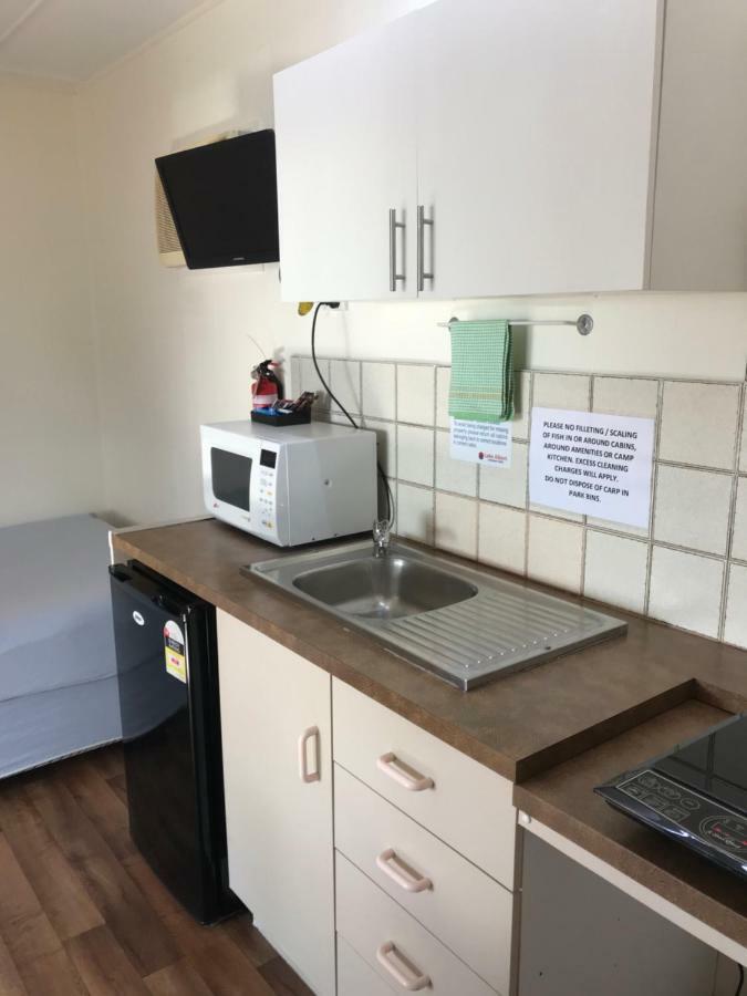 Lake Albert Caravan Park Hotel Meningie Екстериор снимка