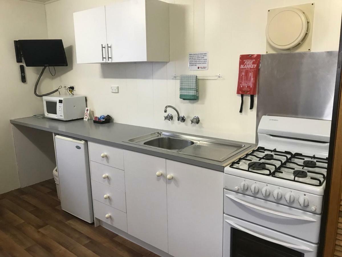Lake Albert Caravan Park Hotel Meningie Екстериор снимка